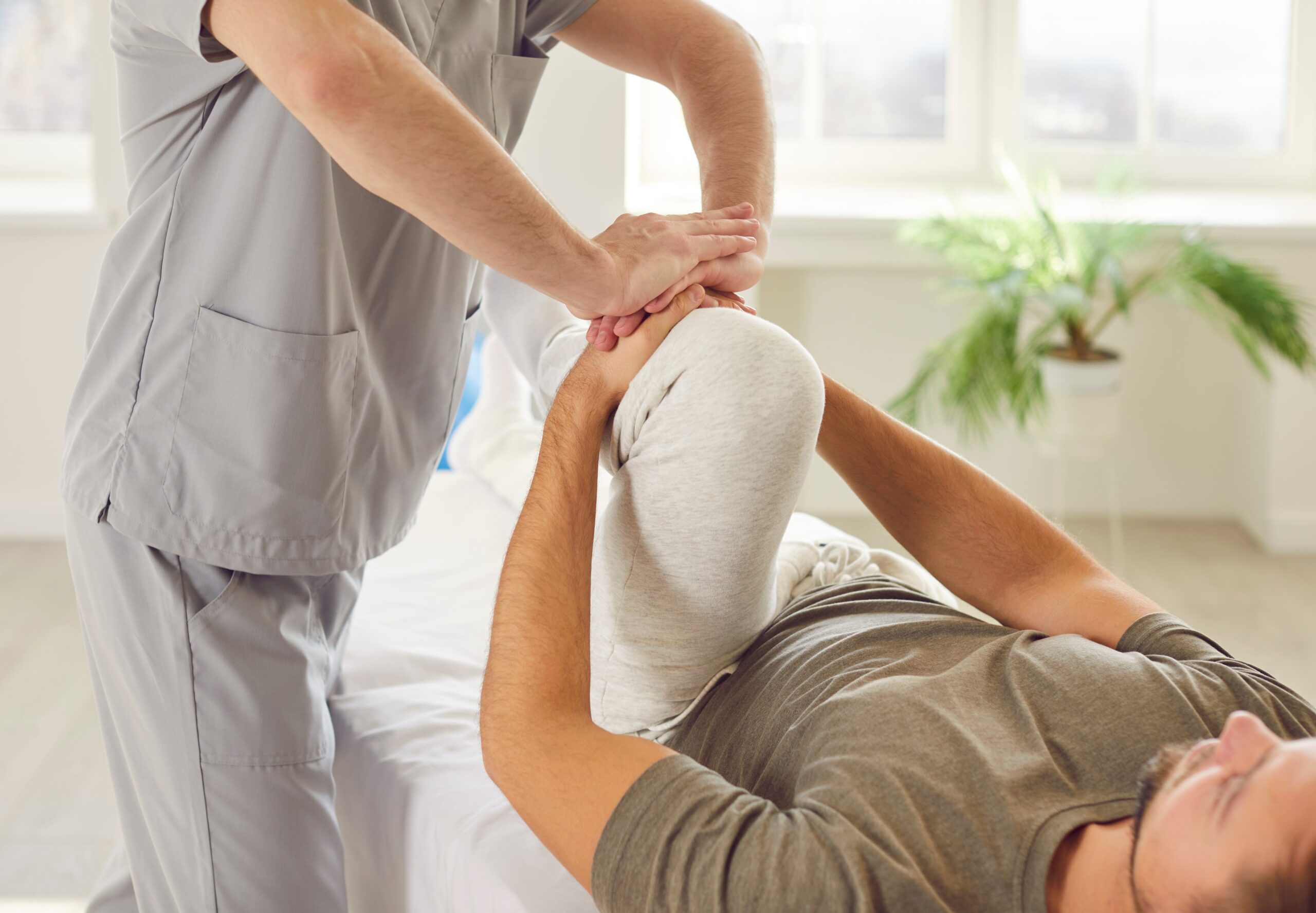 Tips for Walking Comfortably After Hip Replacement photo physical therapist helping patient get strong for walking after hip replacement